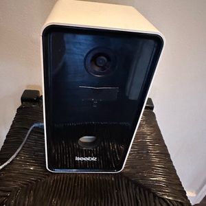 Iseebiz Dog/Cat Camera Treat Dispenser